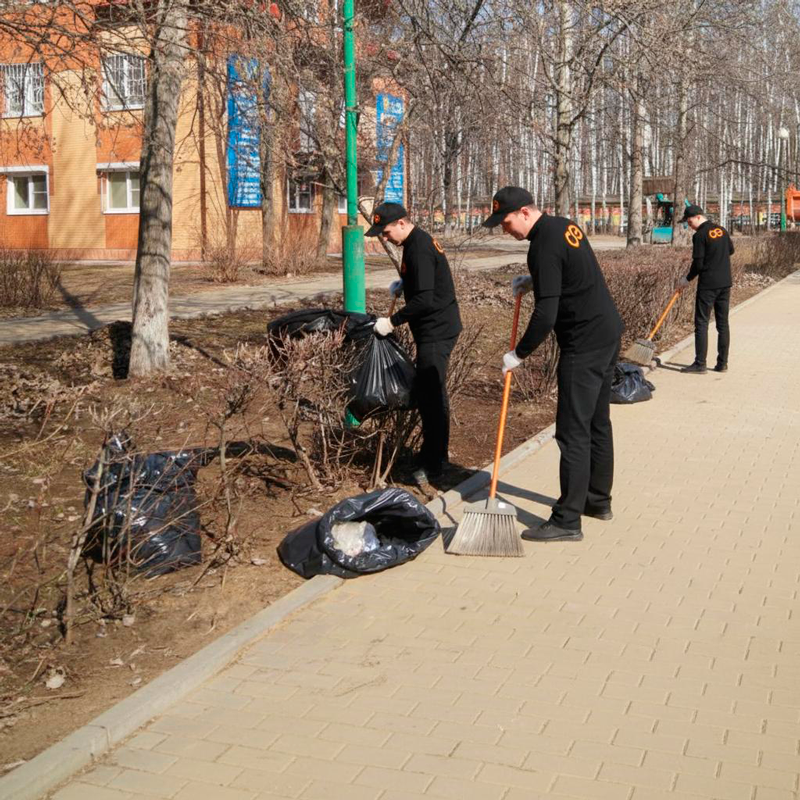 Уборка территории  в Новоаннинском